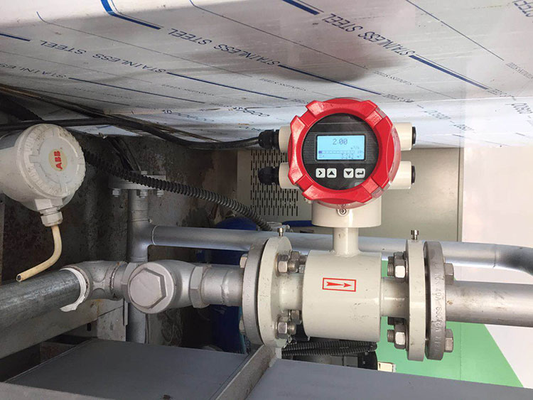 電磁流量計現場應用圖片.jpg